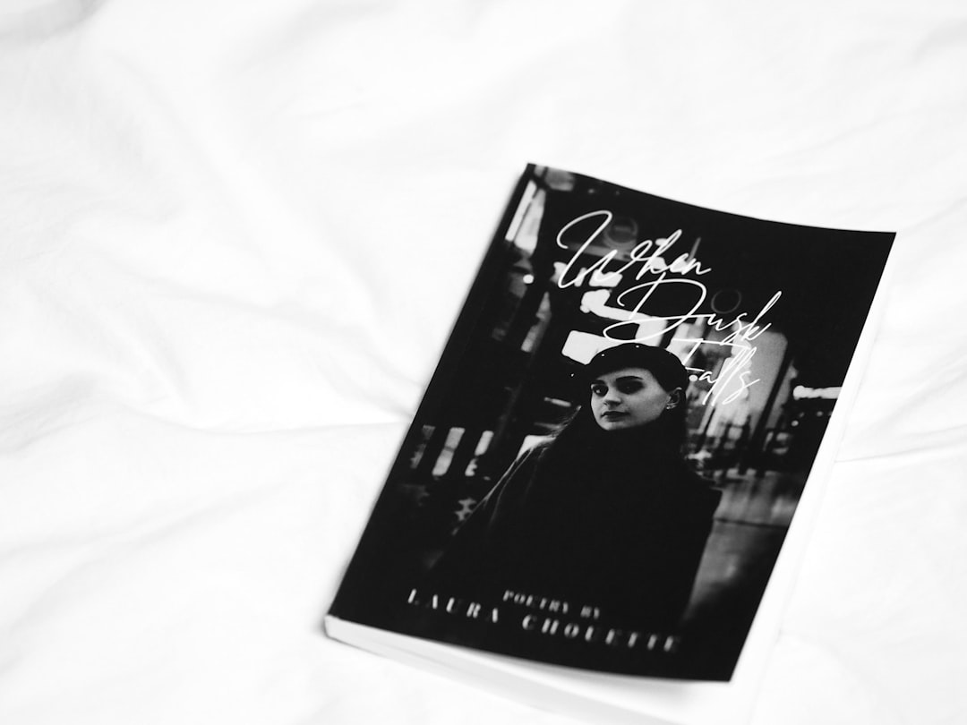 Timur Soykan'dan Sarsıcı Politik Polisiye: 'Zavallı' Raflarda!