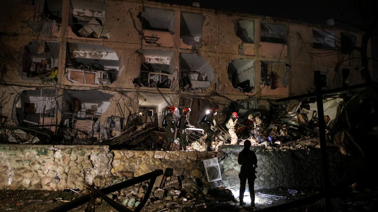 İran İsrail'i Arad ve Dimona'ya Füze Saldırısıyla Sarsıyor!