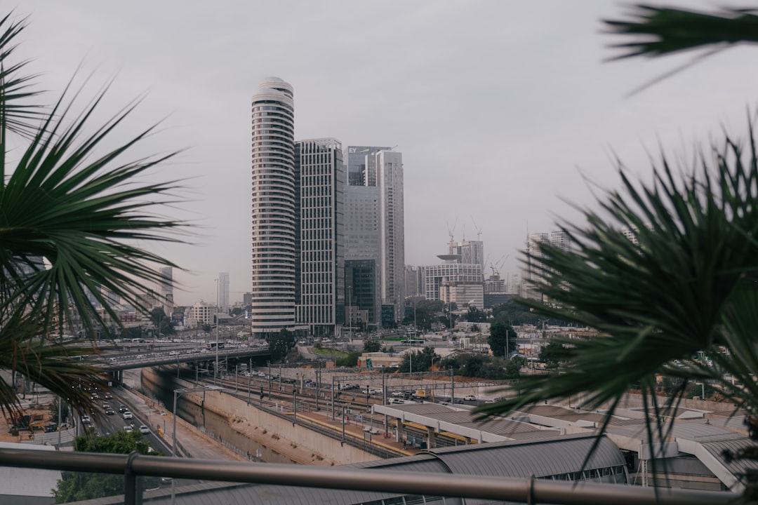 Tel Aviv'e Füzeler Mi Yağdı? Gerçek ve Dezenformasyon Arasında!