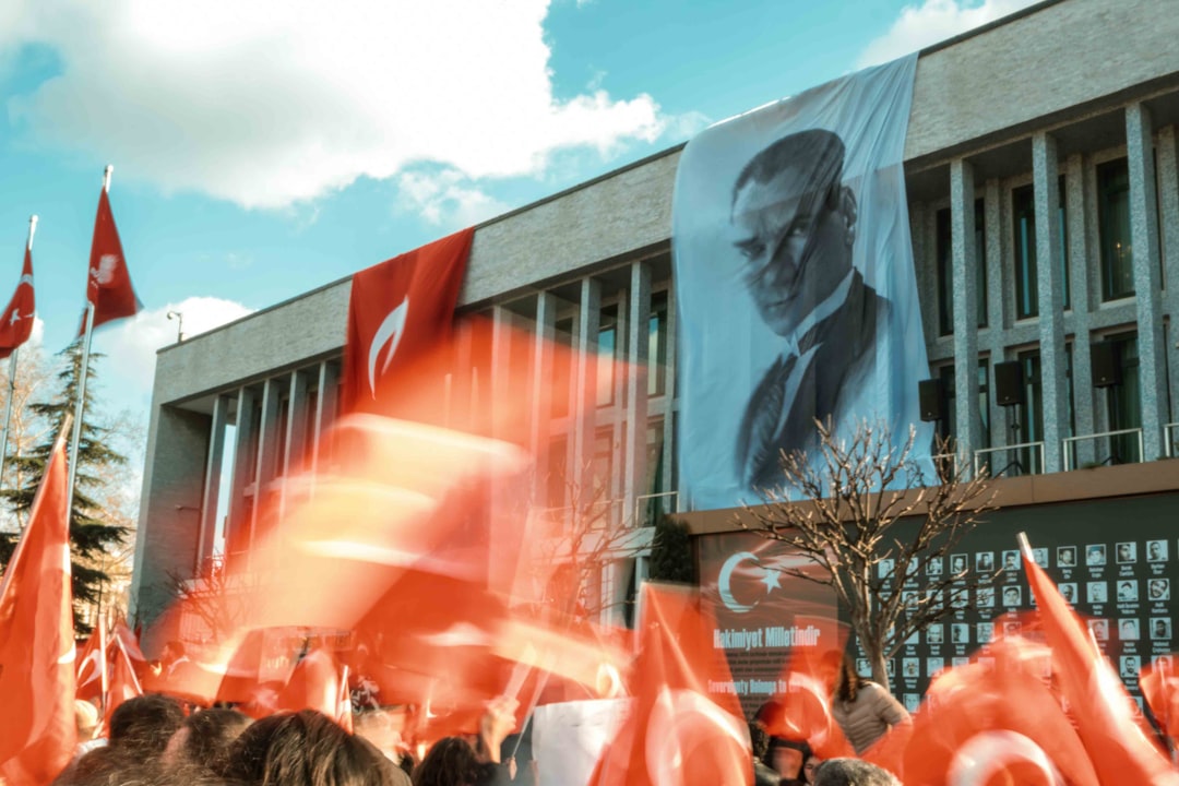 Akın Gürlek’ten Şok Yanıt: Özgür Özel’in İddialarına Sert Tepki!