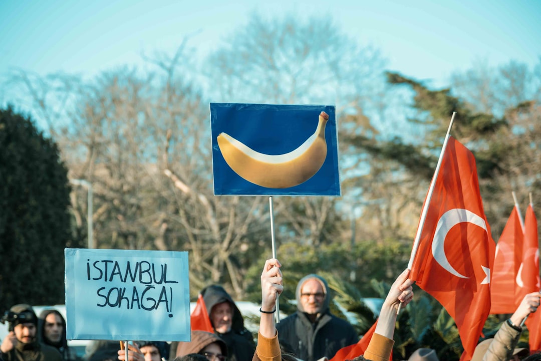 Komedyen Tuba Ulu’nun Tutuklanması Krize Yol Açtı!